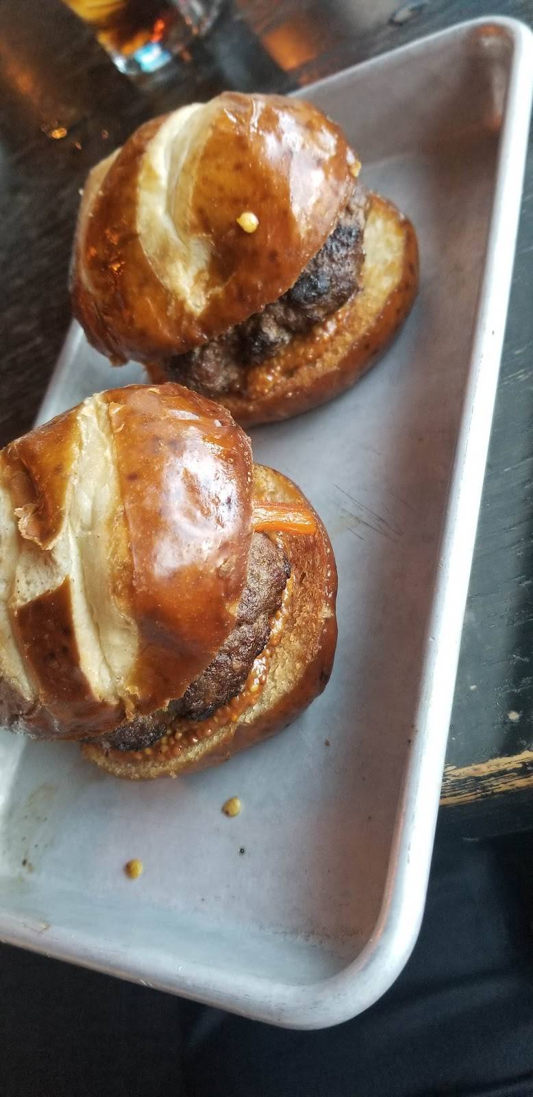 Crown Bar | restaurant | 2705 6th Ave, Tacoma, WA 98406, USA | 2532724177 OR +1 253-272-4177