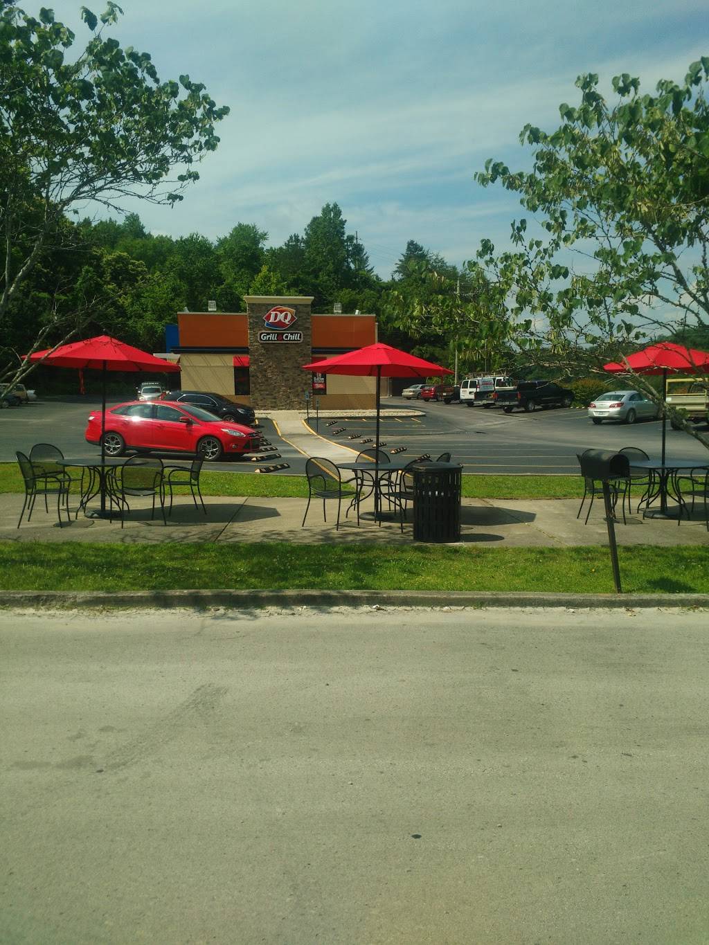 Dairy Queen Grill & Chill | restaurant | 22 Big Hill Dr, Beattyville, KY 41311, USA | 6064643242 OR +1 606-464-3242