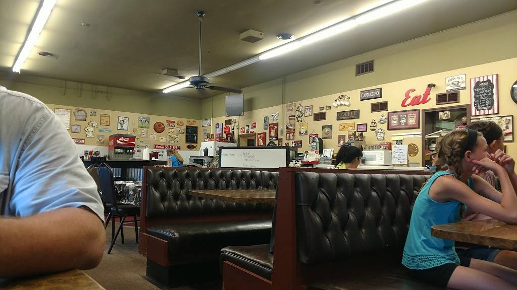 Lennon Cafe | restaurant | 12489 Lennon Rd, Lennon, MI 48449, USA | 8106219494 OR +1 810-621-9494