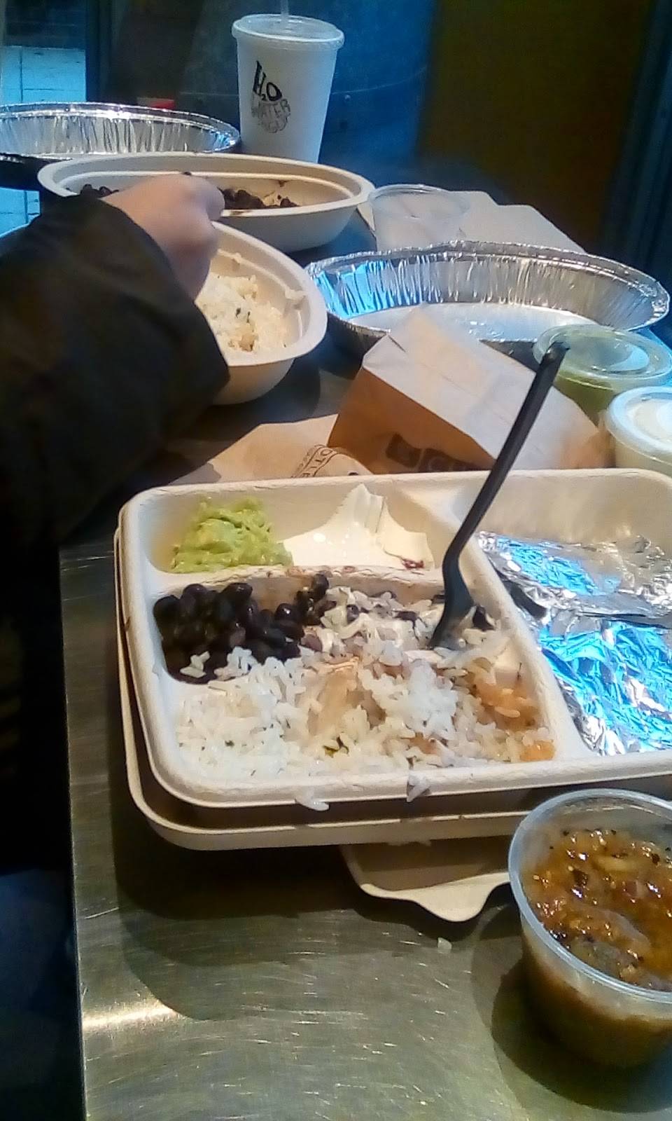 Chipotle Mexican Grill | restaurant | 4489 N High St, Columbus, OH 43214, USA | 6142635547 OR +1 614-263-5547