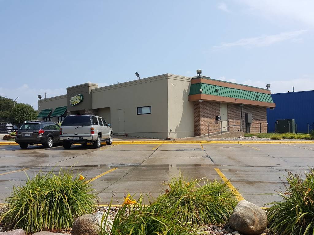 Runza Restaurant | restaurant | 13425 Q St, Omaha, NE 68137, USA | 4028950803 OR +1 402-895-0803