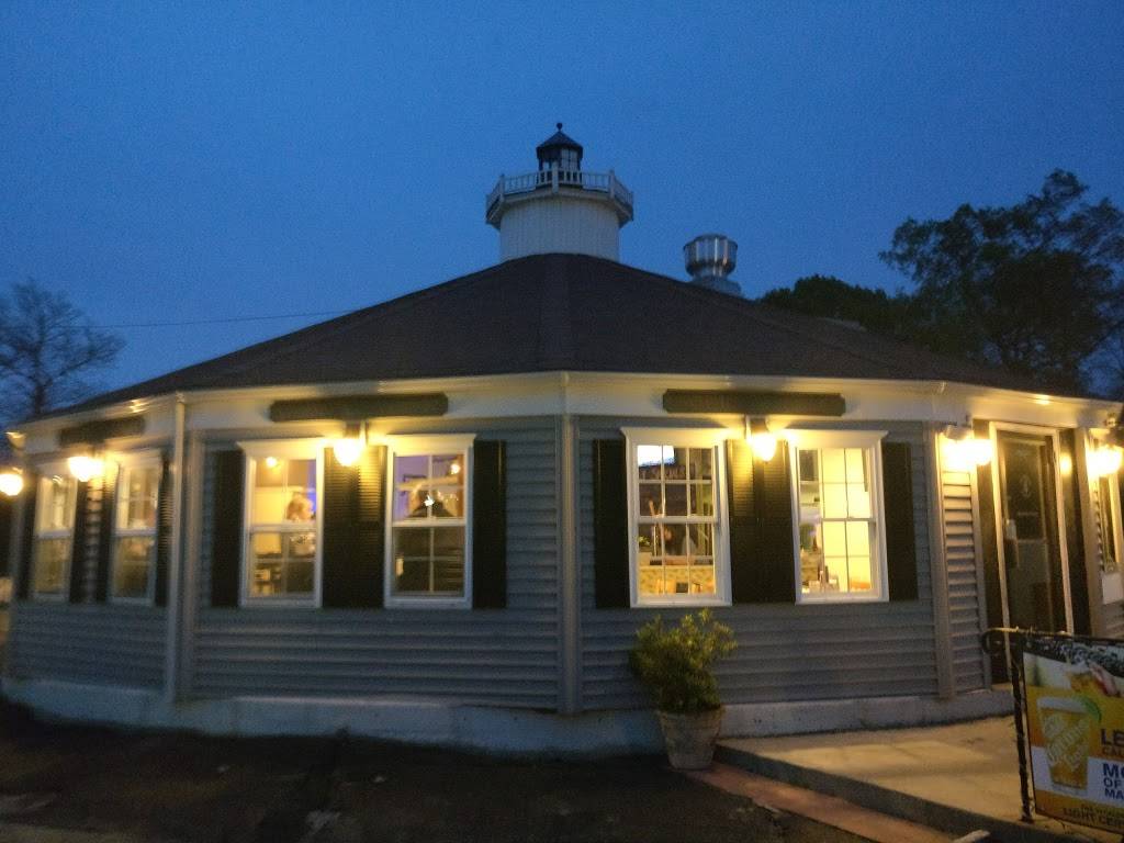 Off the Hook Bar & Grill | restaurant | 170 Ferry Blvd, Stratford, CT 06615, USA | 2036901777 OR +1 203-690-1777