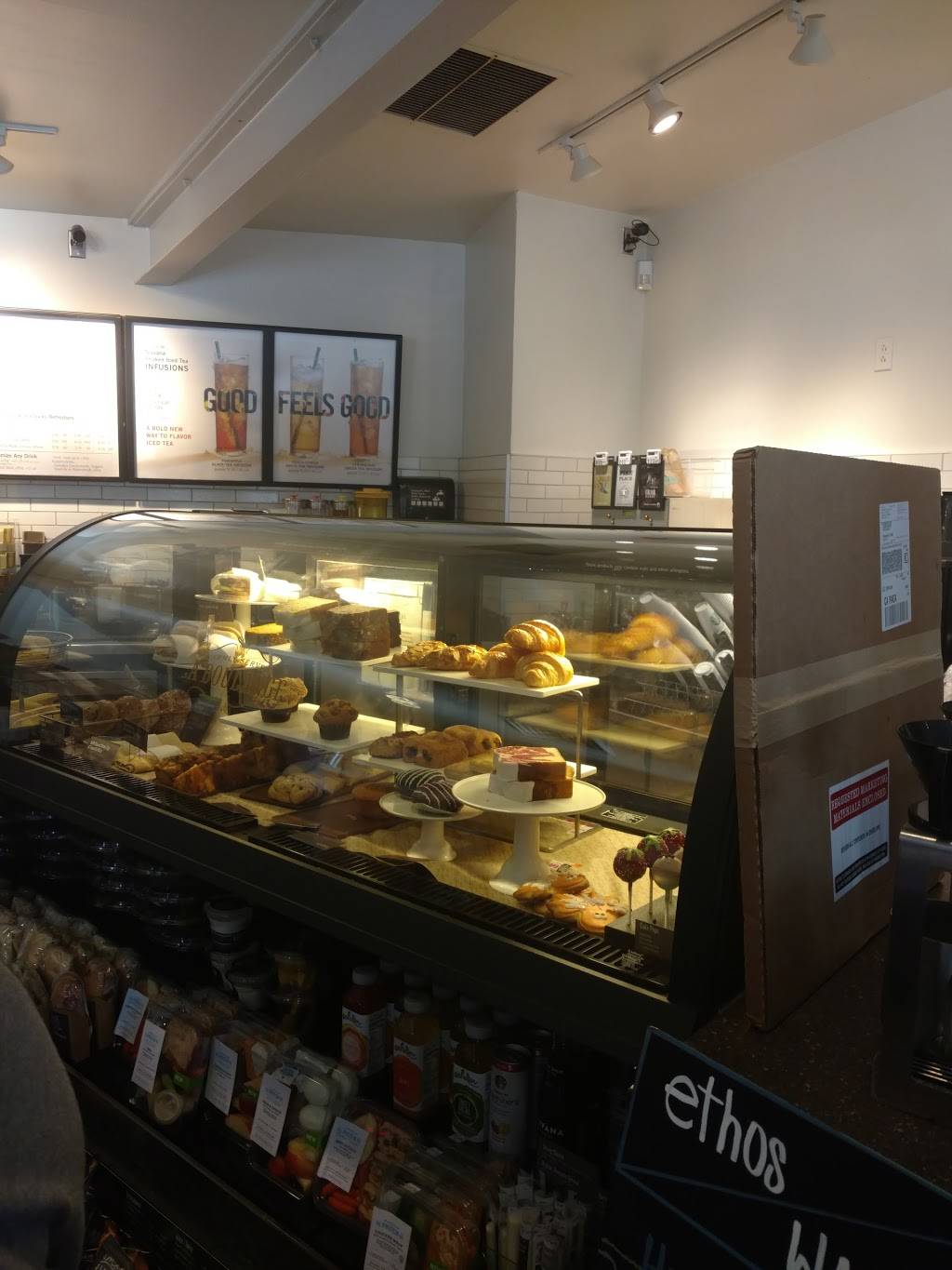 Starbucks | cafe | 1900 El Camino Real, Redwood City, CA 94063, USA | 6502169732 OR +1 650-216-9732