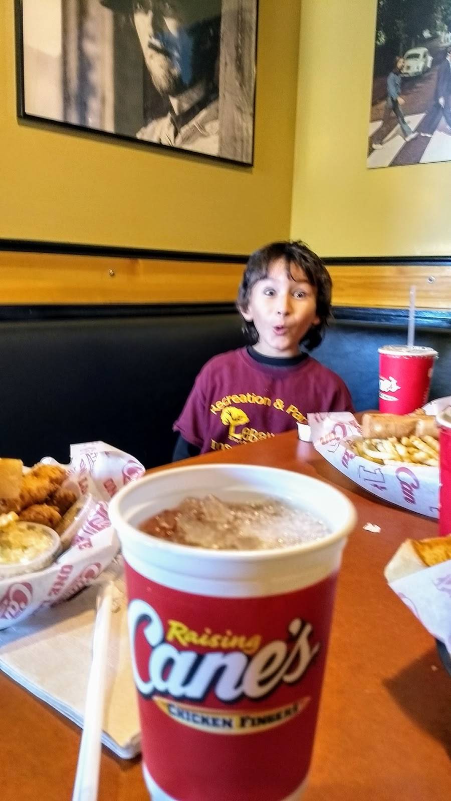 Raising Canes Chicken Fingers | meal takeaway | 949 Commonwealth Avenue, Boston, MA 02215, USA | 6173585932 OR +1 617-358-5932