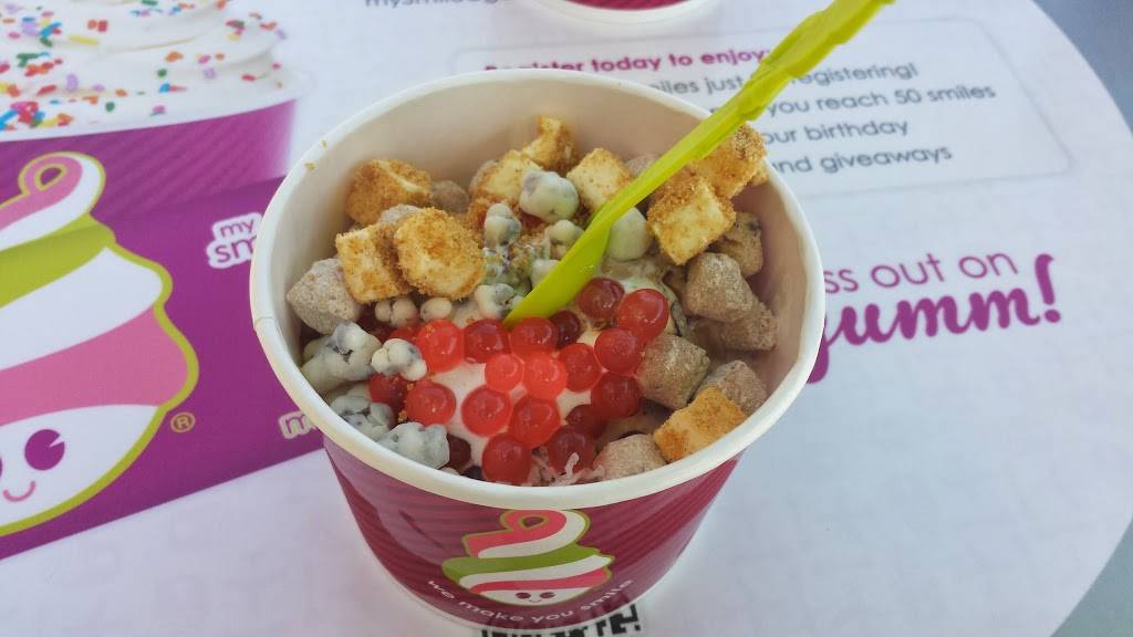 Menchies Frozen Yogurt | bakery | 26865 Sierra Hwy, Newhall, CA 91321, USA | 6612500500 OR +1 661-250-0500