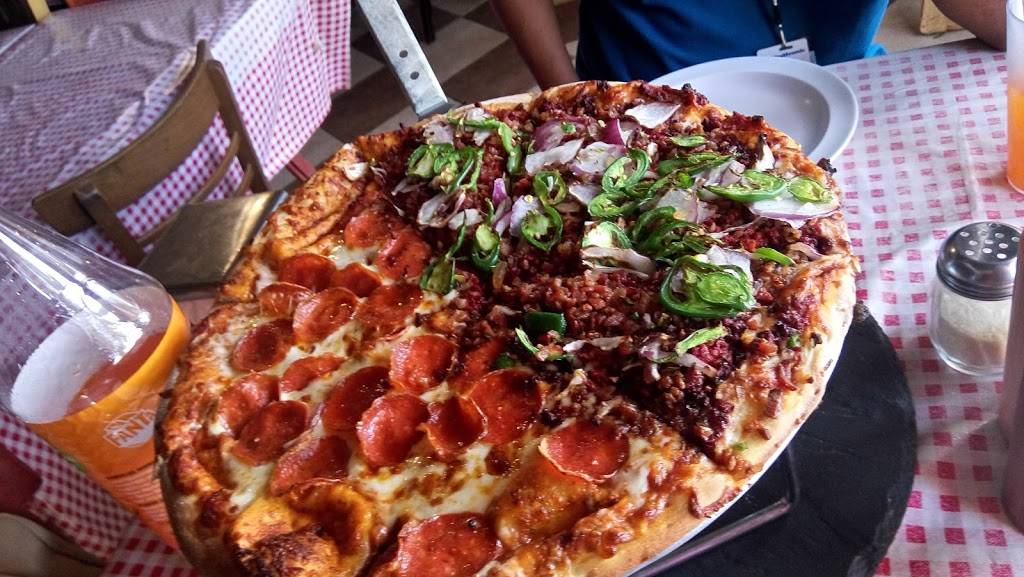 Pizza Club | restaurant | Calle Novena 818, Colas Delmatamoros, 22204 Tijuana, B.C., Mexico | 016646297156 OR +52 664 629 7156