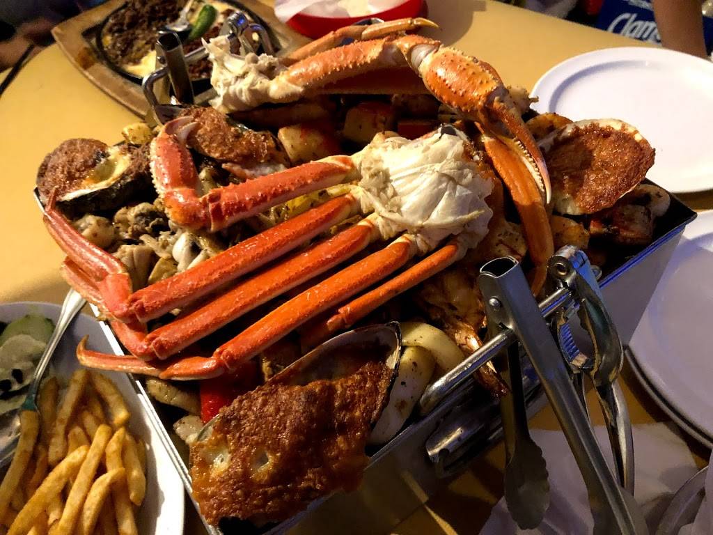 El Pelicano Restaurant & Lounge | restaurant | 15355 E Colfax Ave, Aurora, CO 80011, USA | 3033440488 OR +1 303-344-0488