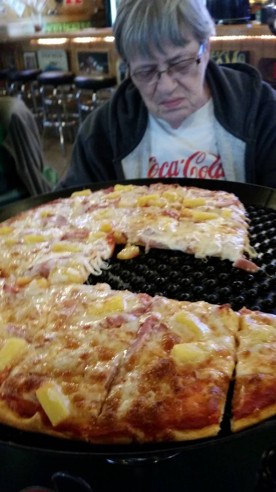 Upper Crust Pizzeria | restaurant | N1070 Co Rd H, Lake Geneva, WI 53147, USA | 2622792233 OR +1 262-279-2233