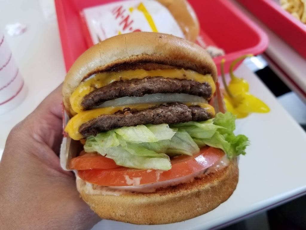 In-N-Out Burger | restaurant | 600 N Sepulveda Blvd, Los Angeles, CA 90045, USA | 8007861000 OR +1 800-786-1000