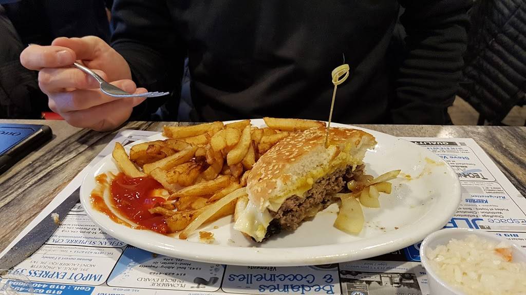 Restaurant La Lanterne | restaurant | 437 Boulevard Albiny Paquette, Mont-Laurier, QC J9L 1K7, Canada | 8196234339 OR +1 819-623-4339