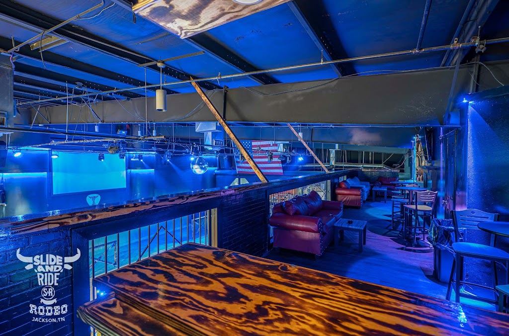 Slide & Ride Rodeo | restaurant | 45 Broadview Dr, Jackson, TN 38305, USA | 7312340421 OR +1 731-234-0421