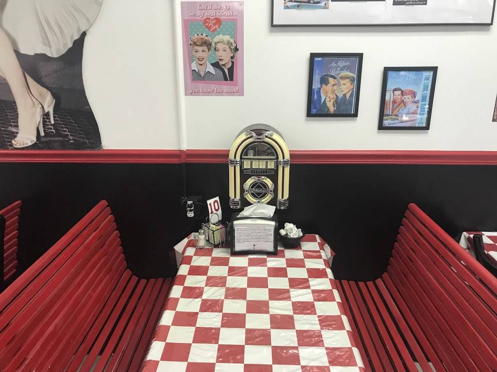 Jukebox Cafe | restaurant | 100 Plantation Dr, Titusville, FL 32780, USA | 3212648678 OR +1 321-264-8678