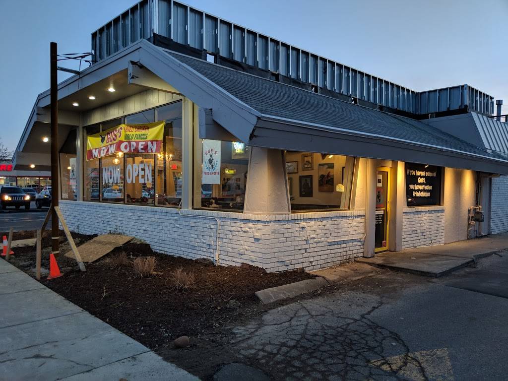 Gus’s World Famous Fried Chicken | restaurant | 31105 Woodward Ave, Royal Oak, MI 48073, USA | 2486774433 OR +1 248-677-4433