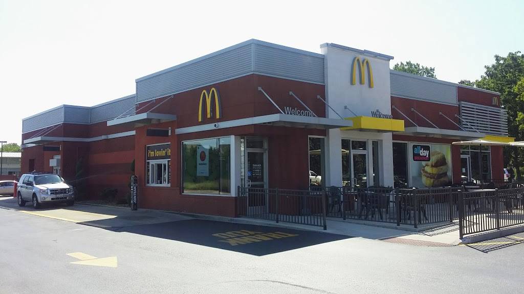 Westchester Commons | shopping mall | 3001-3075 S Wolf Rd, Westchester, IL 60154, USA | 6306452800 OR +1 630-645-2800