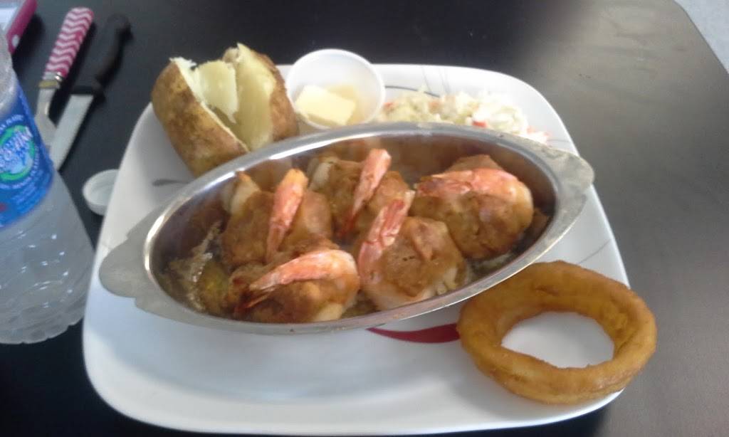 Samanthas Restaurant at Montaup Country Club | restaurant | 500 Anthony Rd, Portsmouth, RI 02871, USA | 40168309554 OR +1 401-683-0955 ext. 4