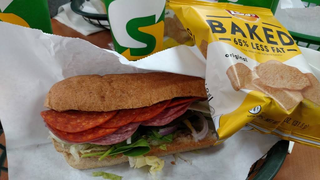 Subway | restaurant | 2701 Cloverdale Rd, Florence, AL 35633, USA | 2567670010 OR +1 256-767-0010