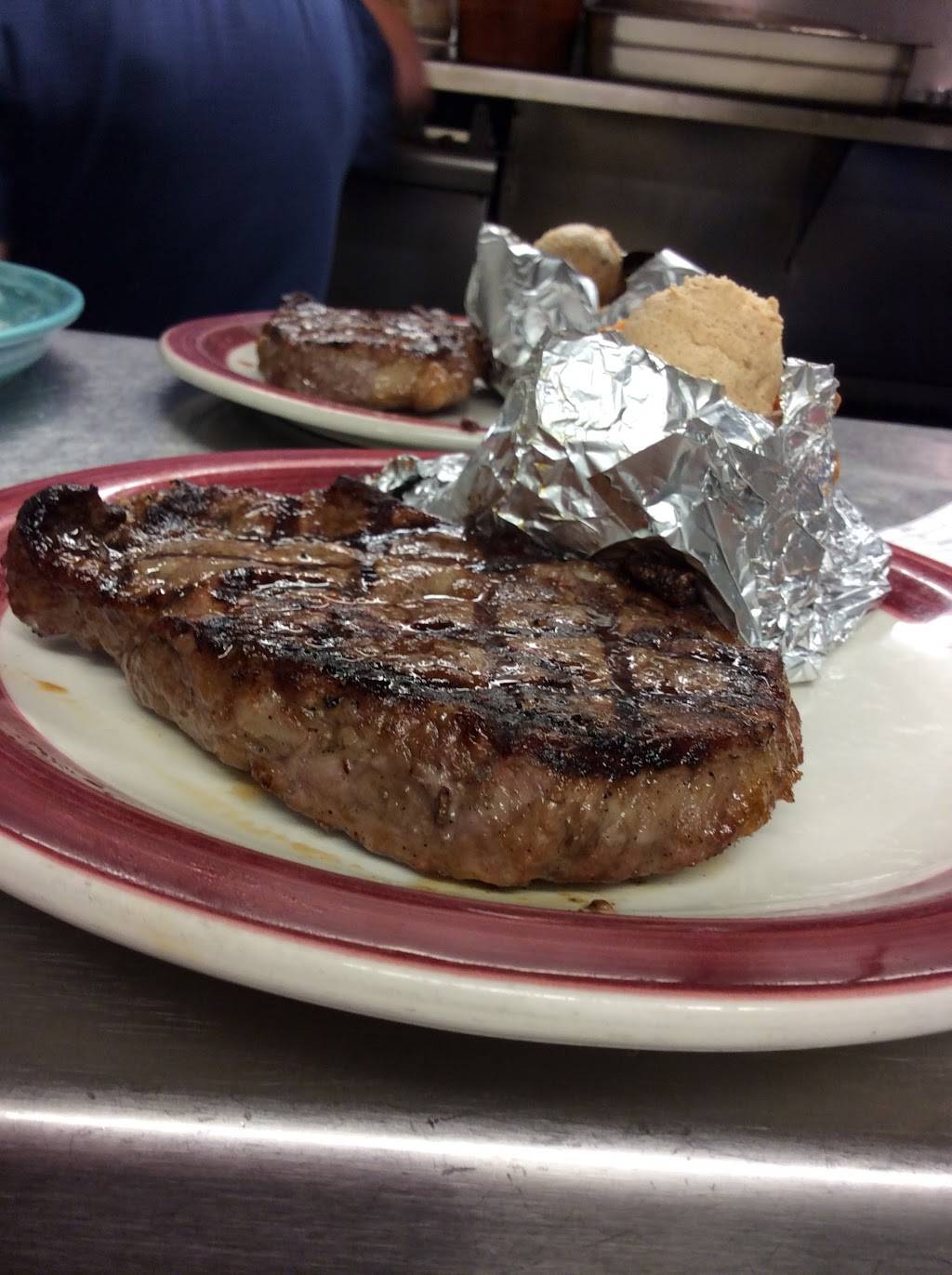 Canton Inn | restaurant | 303 22nd St, Hillsboro, IL 62049, USA | 2175322108 OR +1 217-532-2108