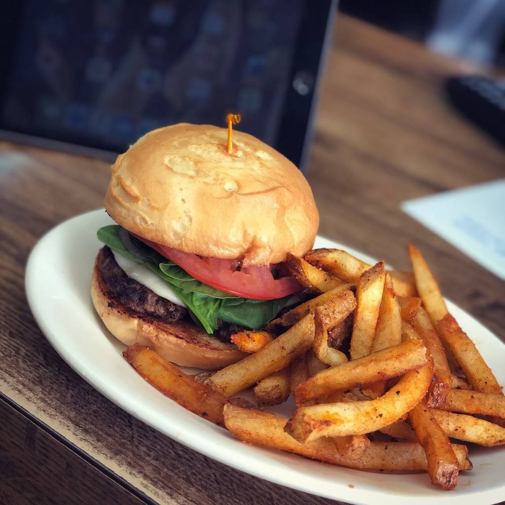 Rae’s | restaurant | 30 N Howard Ave, Croswell, MI 48422, USA | 8105466170 OR +1 810-546-6170