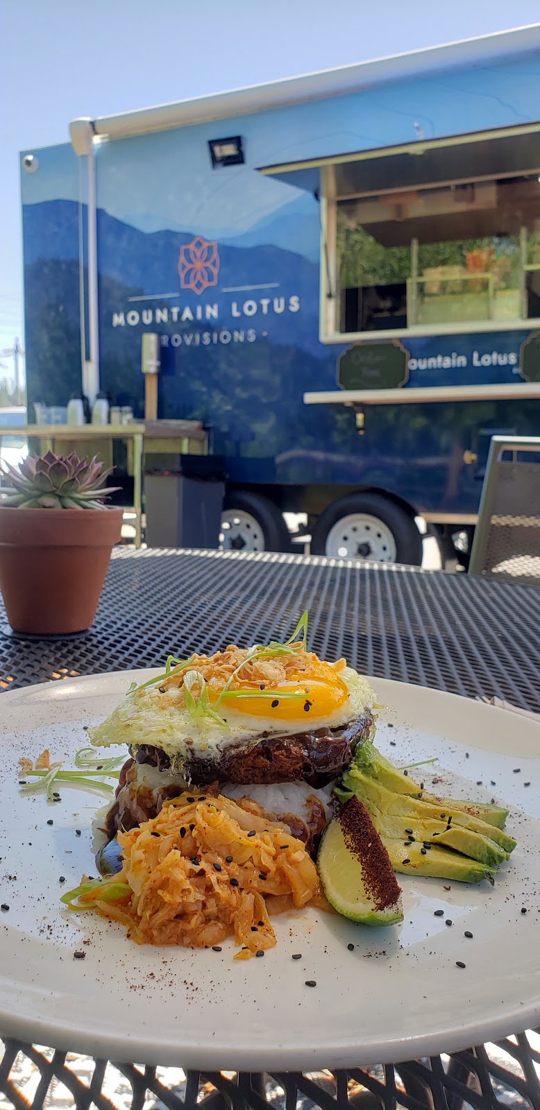 Mountain Lotus Provisions | restaurant | 10124 E St, Truckee, CA 96161, USA | 5303009446 OR +1 530-300-9446