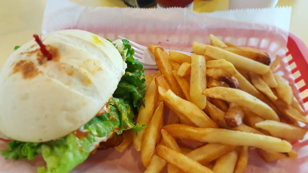 Tazys Burgers & Grill | restaurant | 4107 Oleander Dr, Wilmington, NC 28403, USA | 9103972944 OR +1 910-397-2944