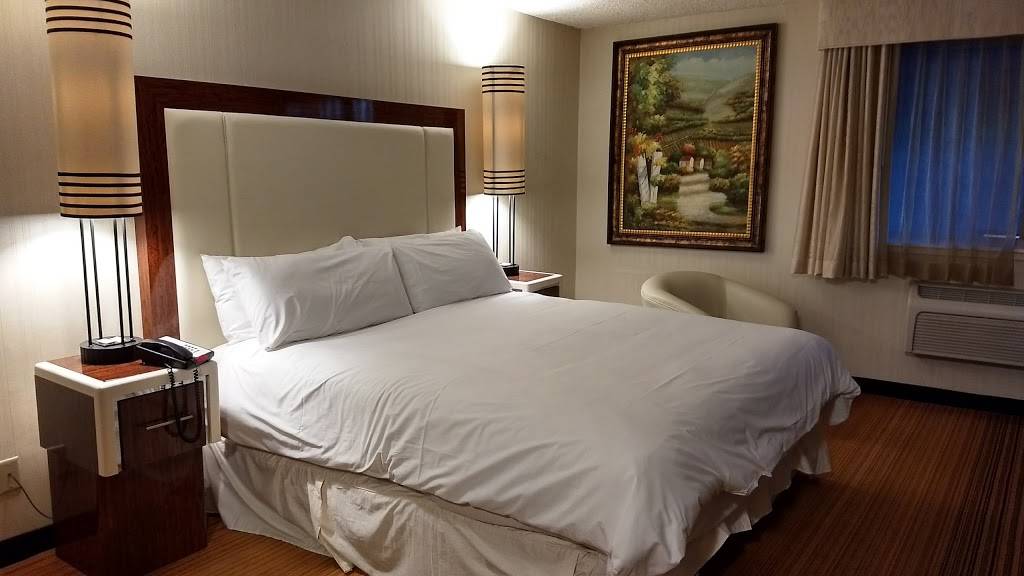 Western Village Inn & Casino | restaurant | 815 Nichols Blvd, Sparks, NV 89434, USA | 8006481170 OR +1 800-648-1170