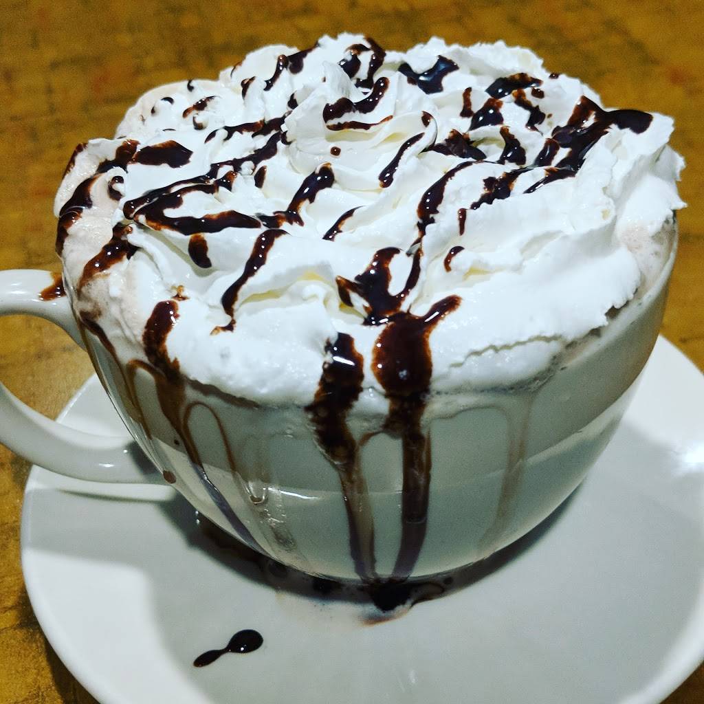 Eatn Park | restaurant | 2057 Wal Mart Dr NE, Warren, OH 44483, USA | 3303726610 OR +1 330-372-6610