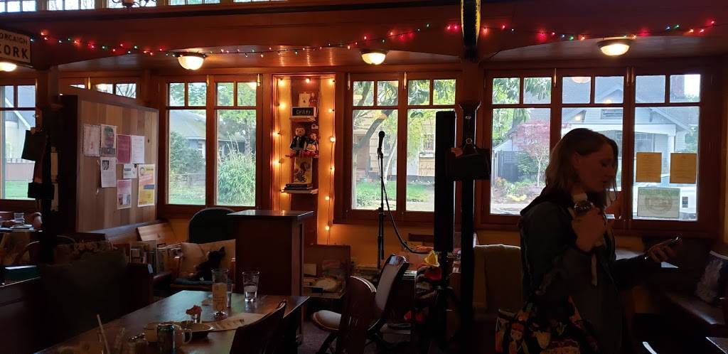 Rose City Book Pub | restaurant | 1329 NE Fremont St, Portland, OR 97212, USA | 5032874801 OR +1 503-287-4801