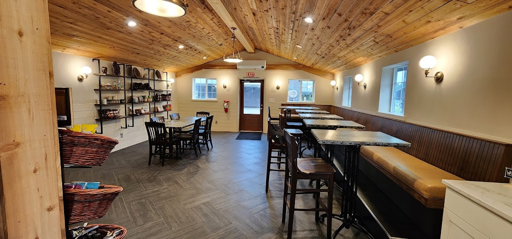 Woodward Marine Market | restaurant | 10932 Clam Way, Moss Landing, CA 95039, USA | 8316320857 OR +1 831-632-0857