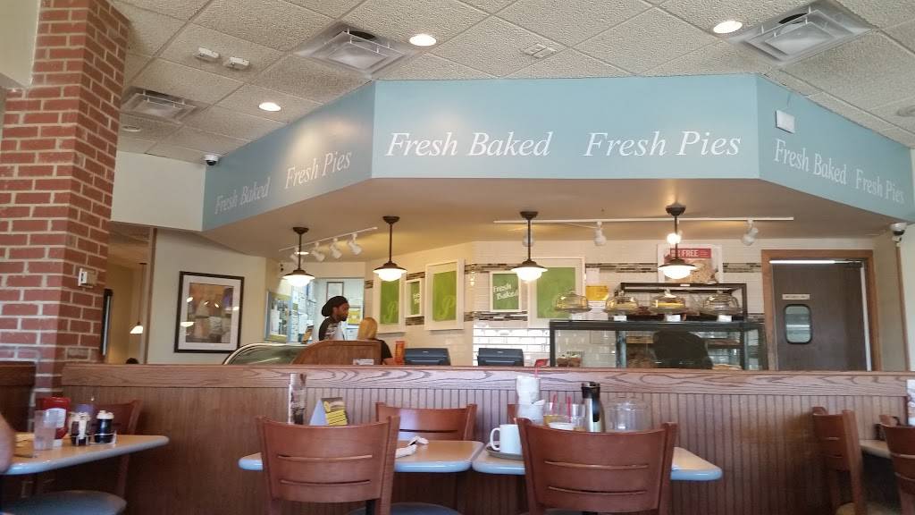 Perkins Restaurant & Bakery | restaurant | 17080 US-441, Mt Dora, FL 32757, USA | 3527355191 OR +1 352-735-5191