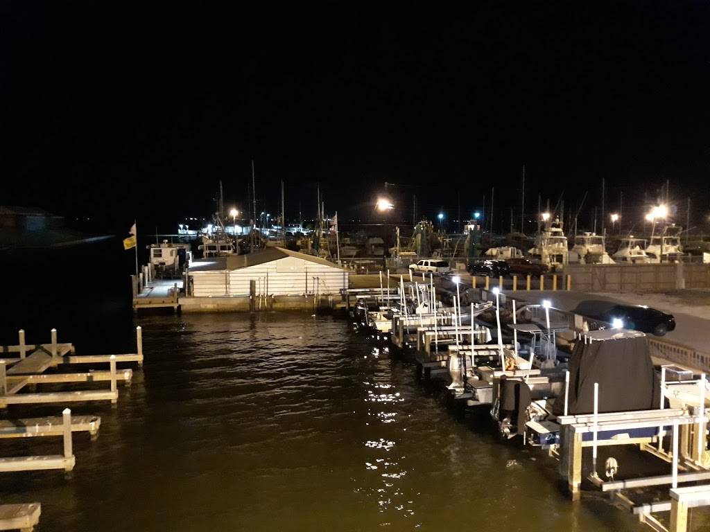 Mickeys Bar and Grill | restaurant | 430 Ransom Rd, Aransas Pass, TX 78336, USA | 3617581562 OR +1 361-758-1562