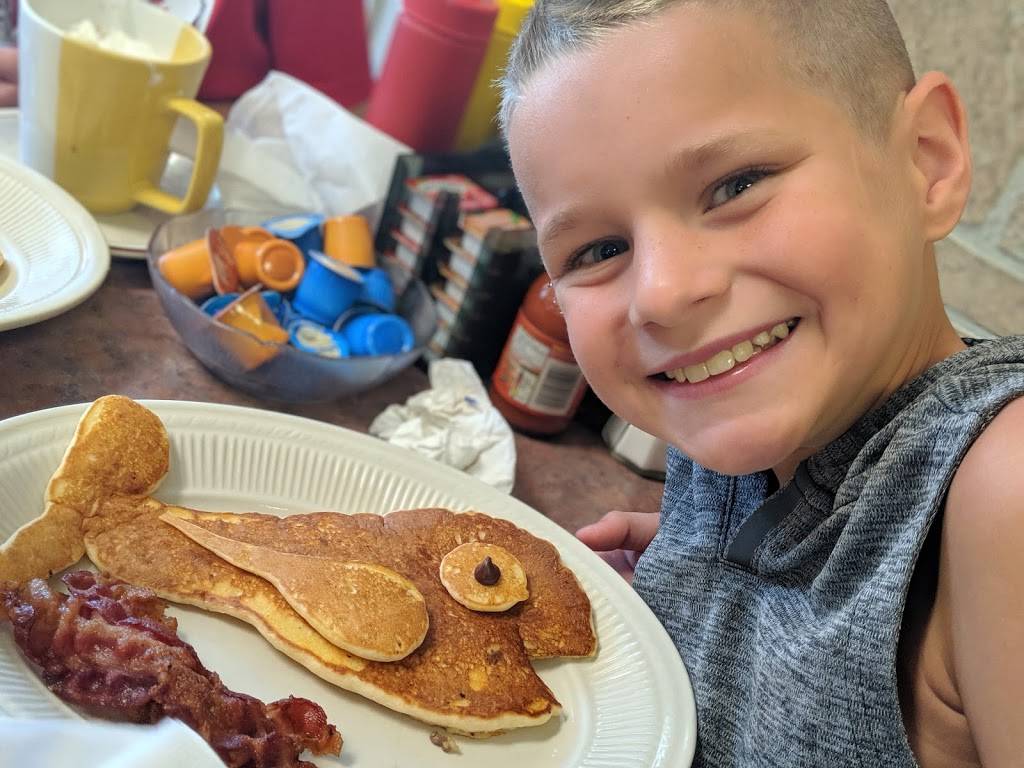 Ds Colonial Cafe | restaurant | 1415 S Milford Rd, Highland, MI 48357, USA | 2488870370 OR +1 248-887-0370