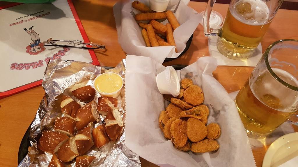 Reds Place | restaurant | 8136 US Route 60, Ashland, KY 41102, USA | 6065850056 OR +1 606-585-0056