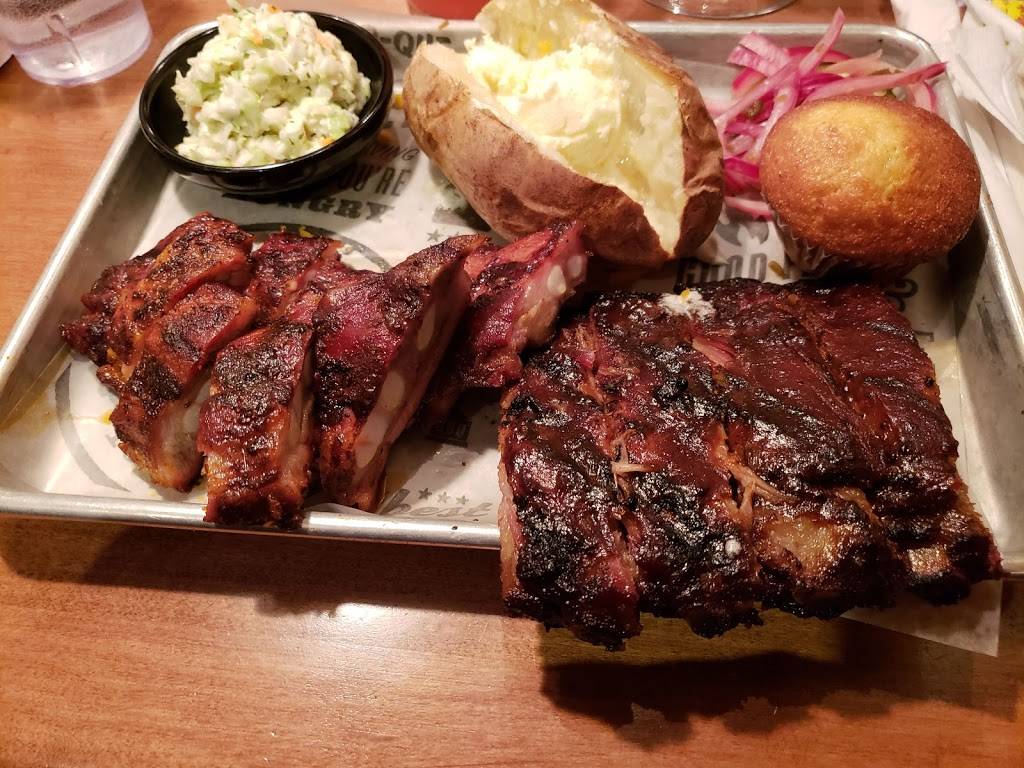 Famous Daves Bar-B-Que | restaurant | 4390 Blue Diamond Rd, Las Vegas, NV 89139, USA | 7026337427 OR +1 702-633-7427