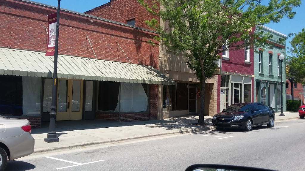 Bills Place | restaurant | 127 N Patterson St, Maxton, NC 28364, USA | 9108445137 OR +1 910-844-5137