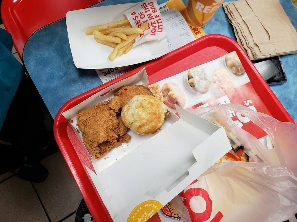 Churchs Chicken | restaurant | 6416 N Oak Trafficway, Gladstone, MO 64118, USA | 8164684966 OR +1 816-468-4966