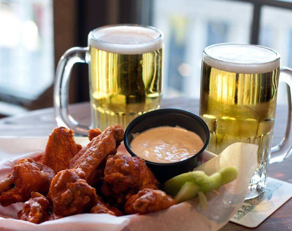 Roosters Wings & Brew | restaurant | 1 Baker St, Mohegan Lake, NY 10547, USA | 9147431797 OR +1 914-743-1797