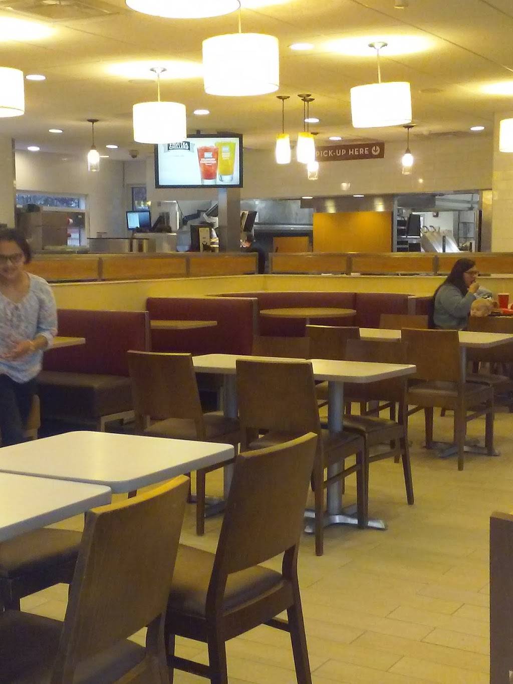 Wendys | restaurant | 211 Charlton Rd, Sturbridge, MA 01566, USA | 5083478702 OR +1 508-347-8702