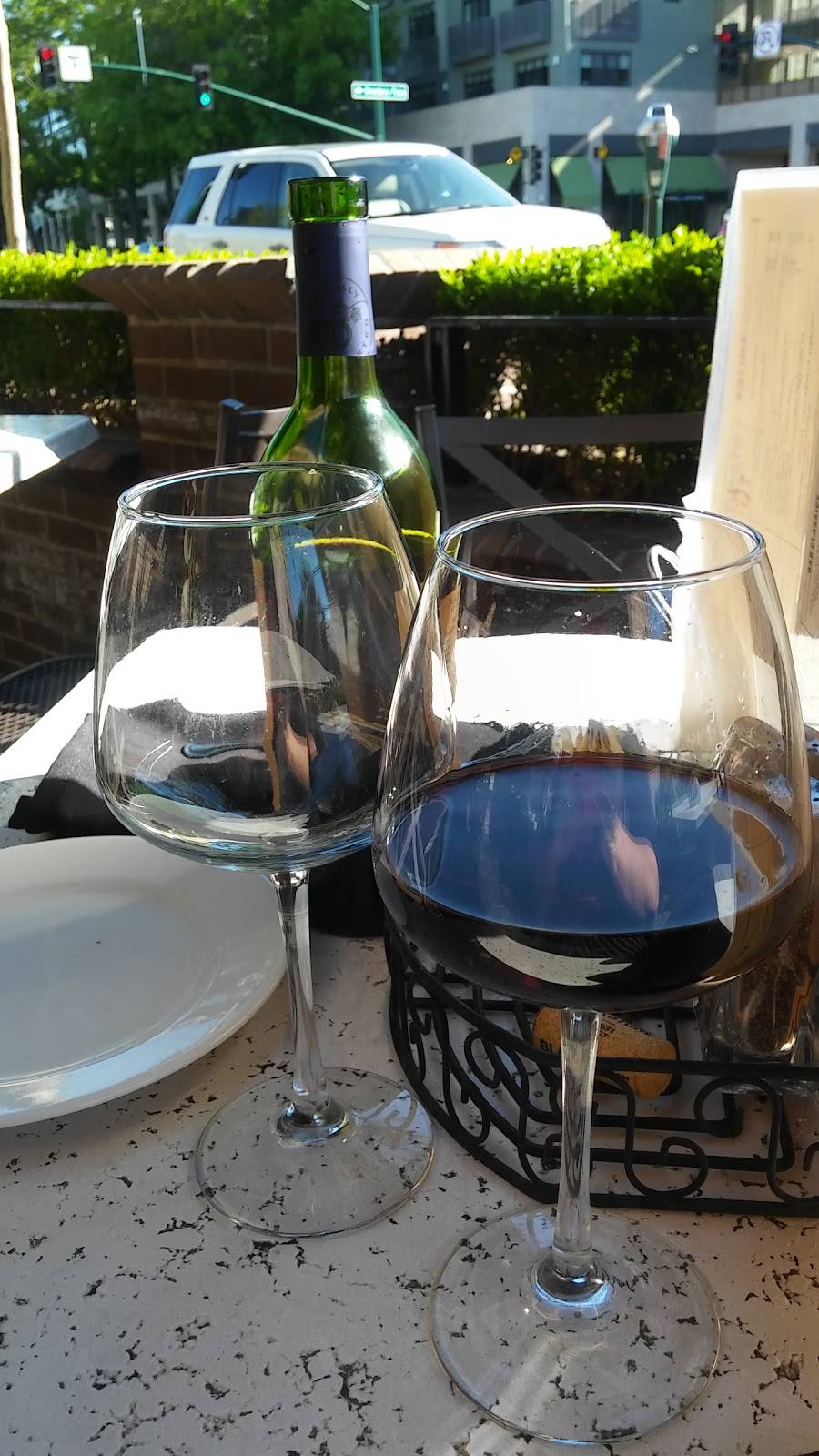 Stanfords Restaurant & Bar | restaurant | 1300 S Main St, Walnut Creek, CA 94596, USA | 9259440895 OR +1 925-944-0895