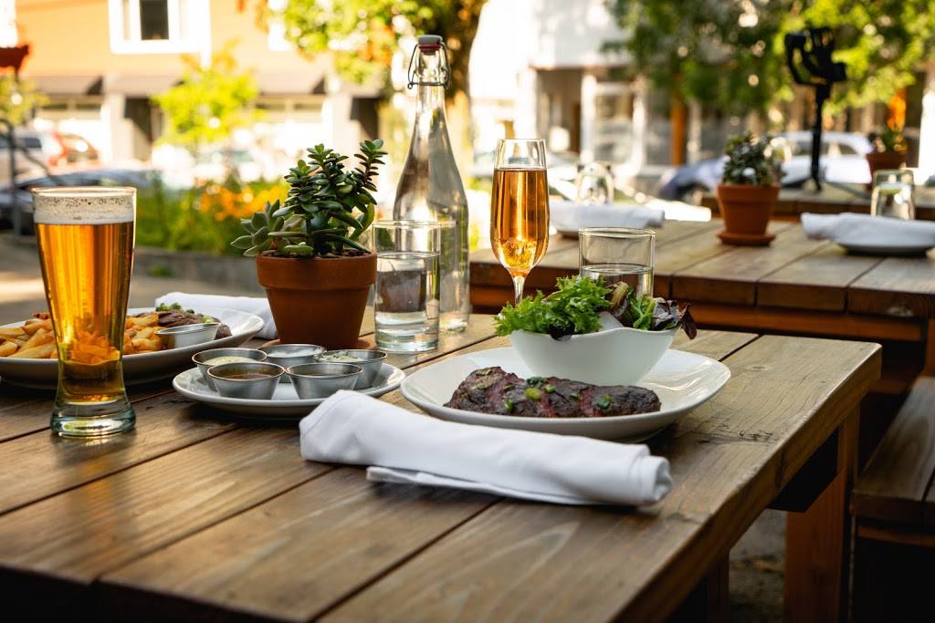 Red Cow | restaurant | 1423 34th Ave, Seattle, WA 98122, USA | 2064547932 OR +1 206-454-7932