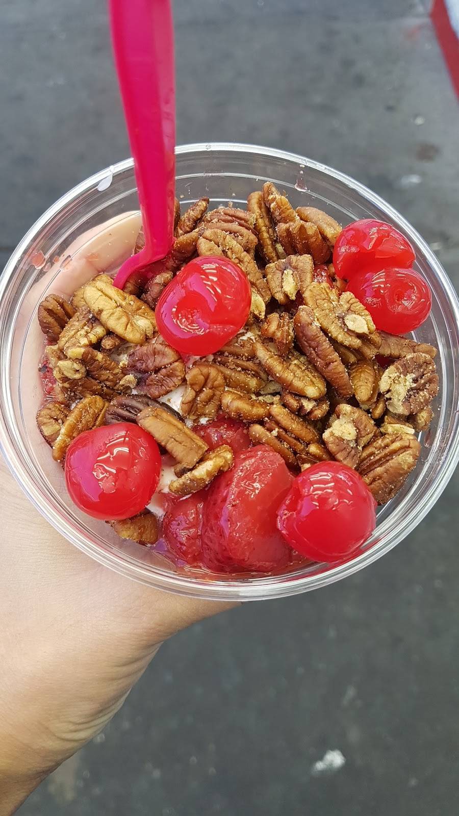 Leons Frozen Custard | restaurant | 3131 S 27th St, Milwaukee, WI 53215, USA | 4143831784 OR +1 414-383-1784