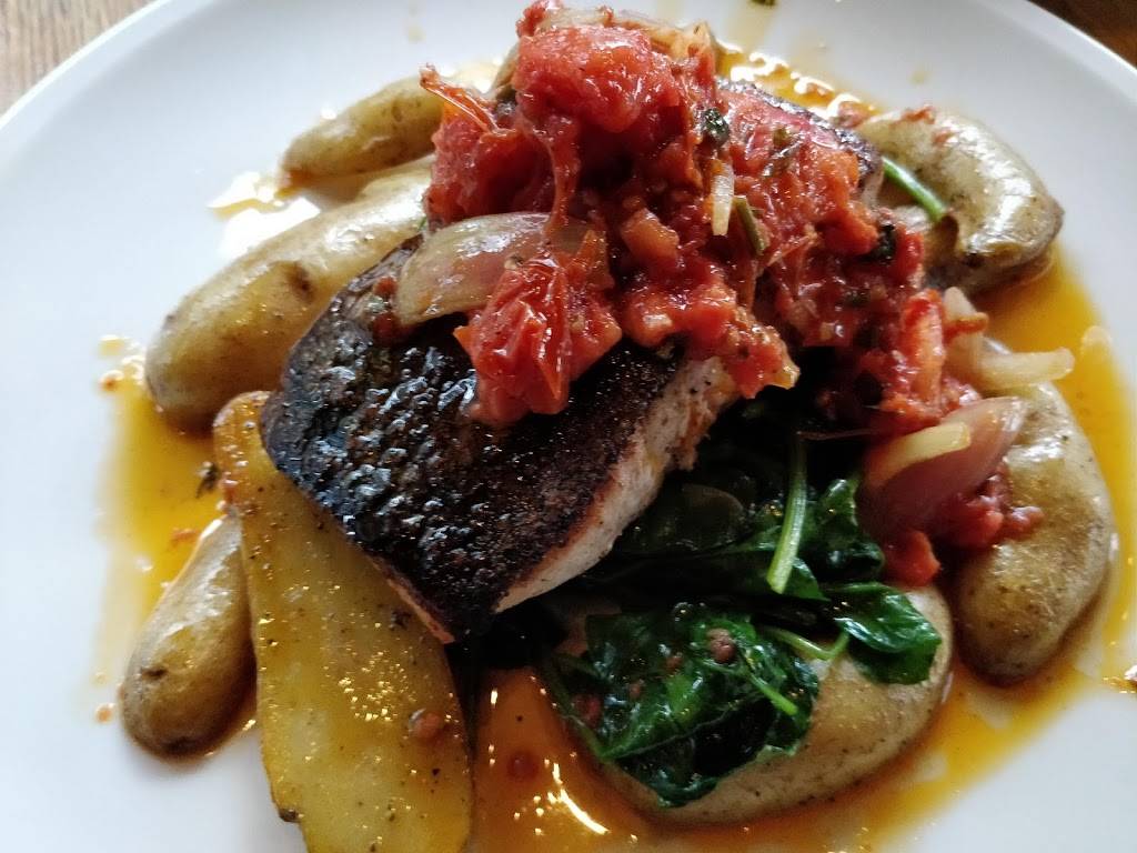 Fort York Tavern | restaurant | 92 Fort York Blvd, Toronto, ON M5V 4A7, Canada | 4166232323 OR +1 416-623-2323