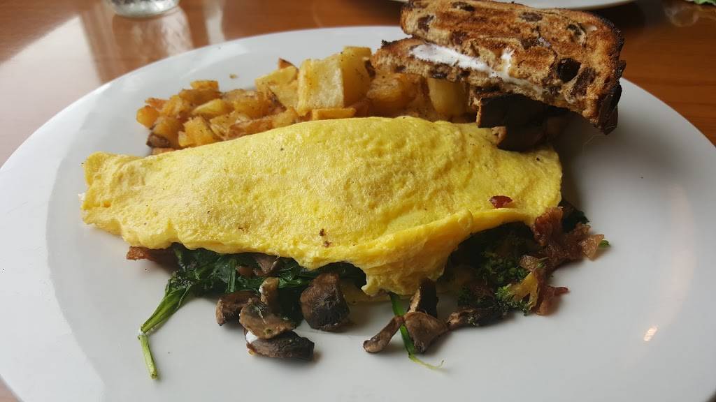 Runway Restaurant | restaurant | 13 Airport Dr, Limington, ME 04049, USA | 2076372210 OR +1 207-637-2210