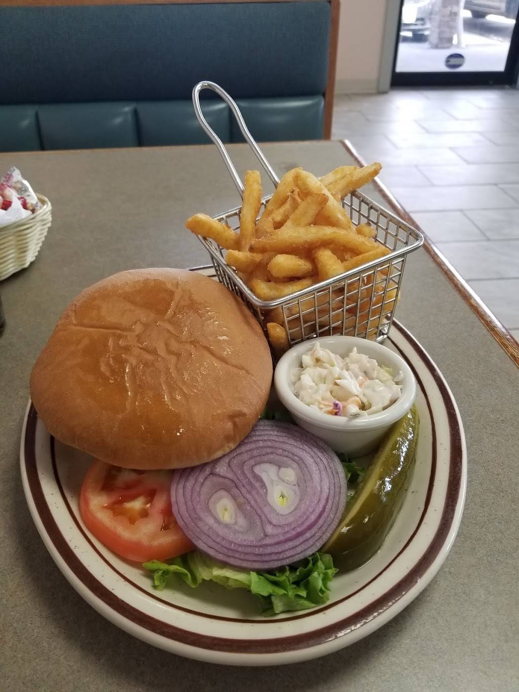 Tasty Cafe | restaurant | 209 E Le Claire Rd, Eldridge, IA 52748, USA | 5632239537 OR +1 563-223-9537