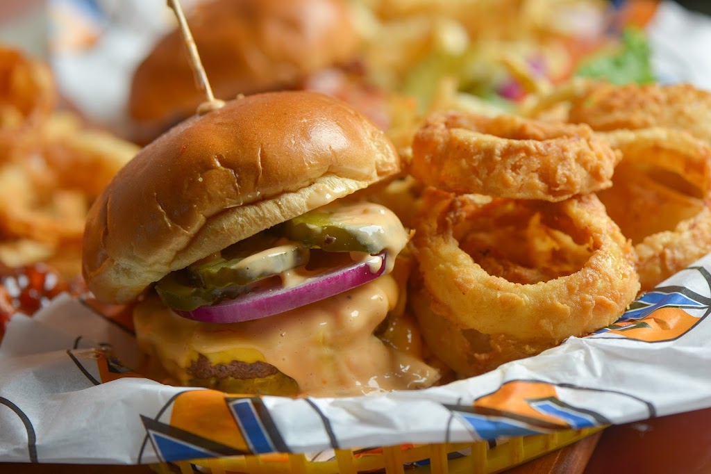 Zipps Sports Grill | restaurant | 3647 E Indian School Rd, Phoenix, AZ 85018, USA | 6029572112 OR +1 602-957-2112