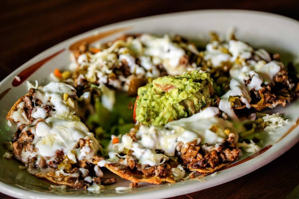 Tolucas Restaurant | restaurant | 1419 Washington St, Waukegan, IL 60085, USA | 8472495183 OR +1 847-249-5183