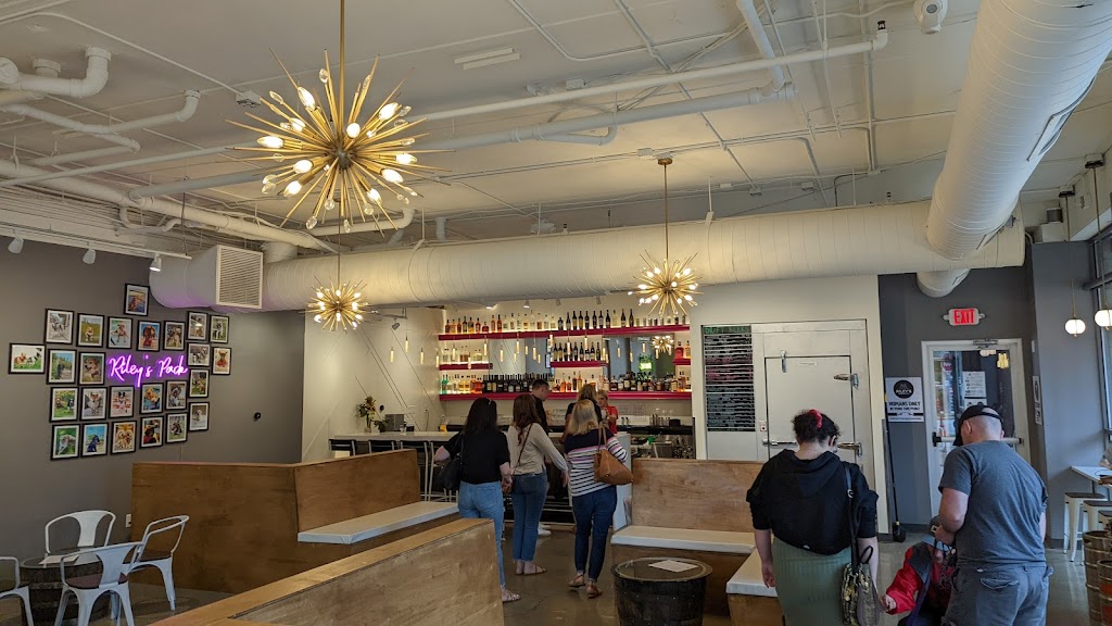 Rileys Sandwich Co. | restaurant | 148 N Milwaukee St, Milwaukee, WI 53202, USA | 4142313628 OR +1 414-231-3628