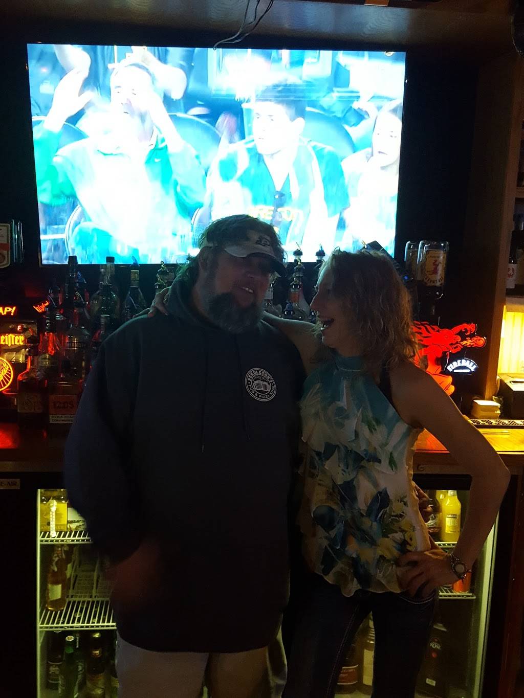 Pendletons Pub and Pizza King | restaurant | 101 N High St, West Lebanon, IN 47991, USA | 7658934444 OR +1 765-893-4444