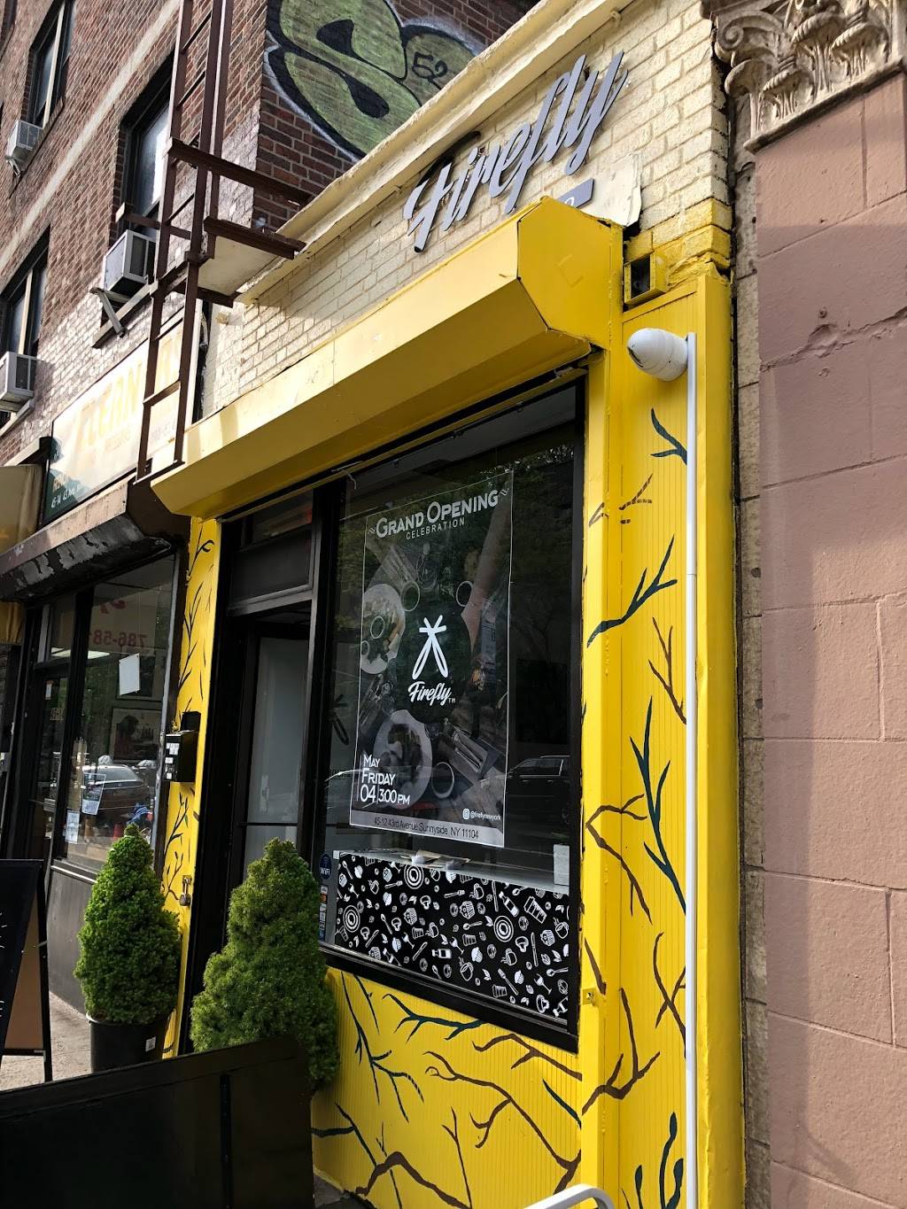 Firefly Petite Cafe Bistro | restaurant | 45-12 43rd Ave, Sunnyside, NY 11104, USA | 7182551591 OR +1 718-255-1591