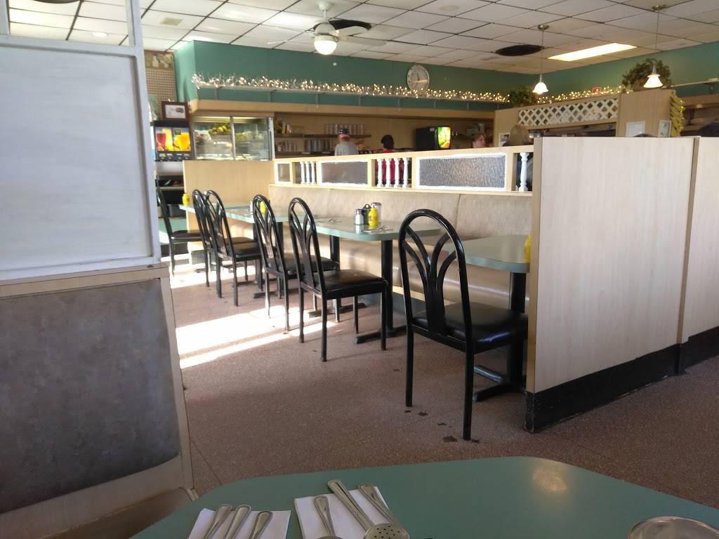 Country Boy Restaurant | restaurant | 821 E 9 Mile Rd, Hazel Park, MI 48030, USA | 2485437080 OR +1 248-543-7080