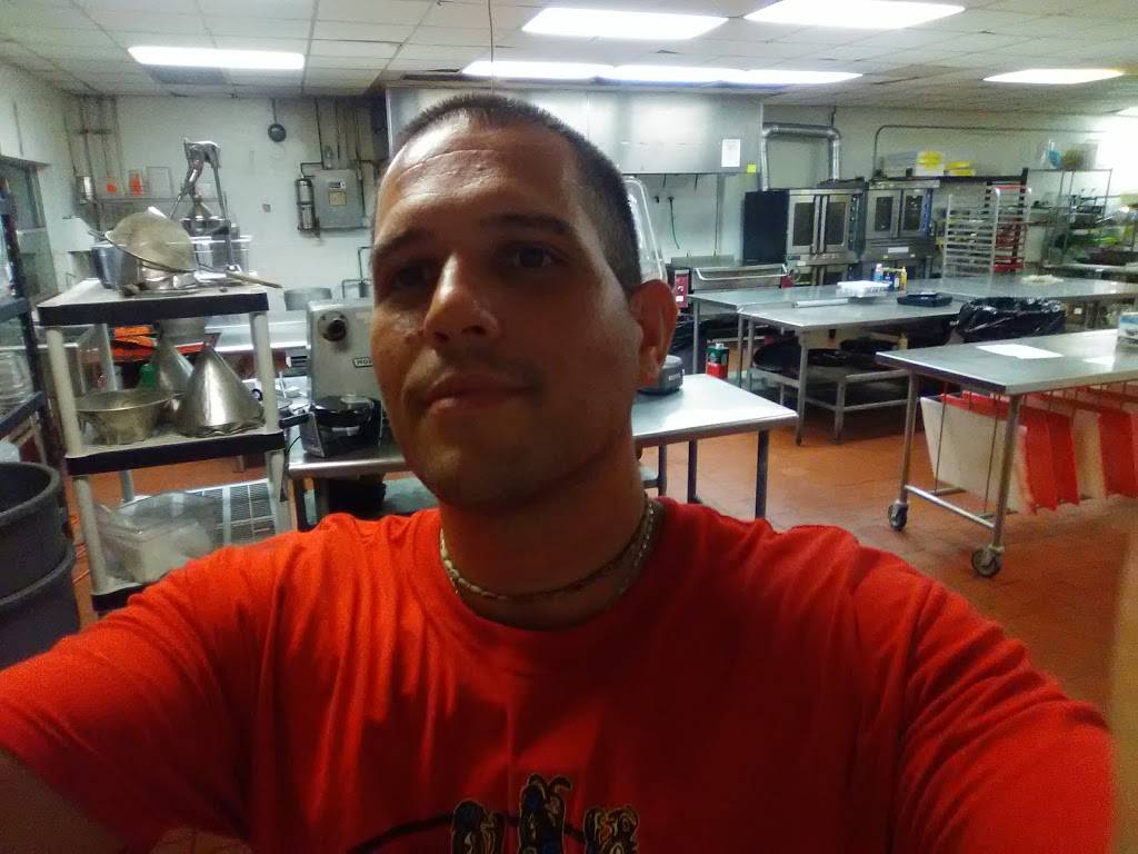 B H Gourmet Foods | restaurant | 220 SW 31st St, Fort Lauderdale, FL 33315, USA | 9544046417 OR +1 954-404-6417